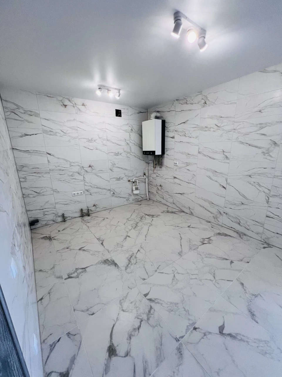 Modern 2-bedroom apartment in Novomykolaivka