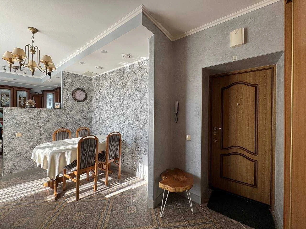 Sale of a 2-level apartment 137.3 sq m on Green Park Street