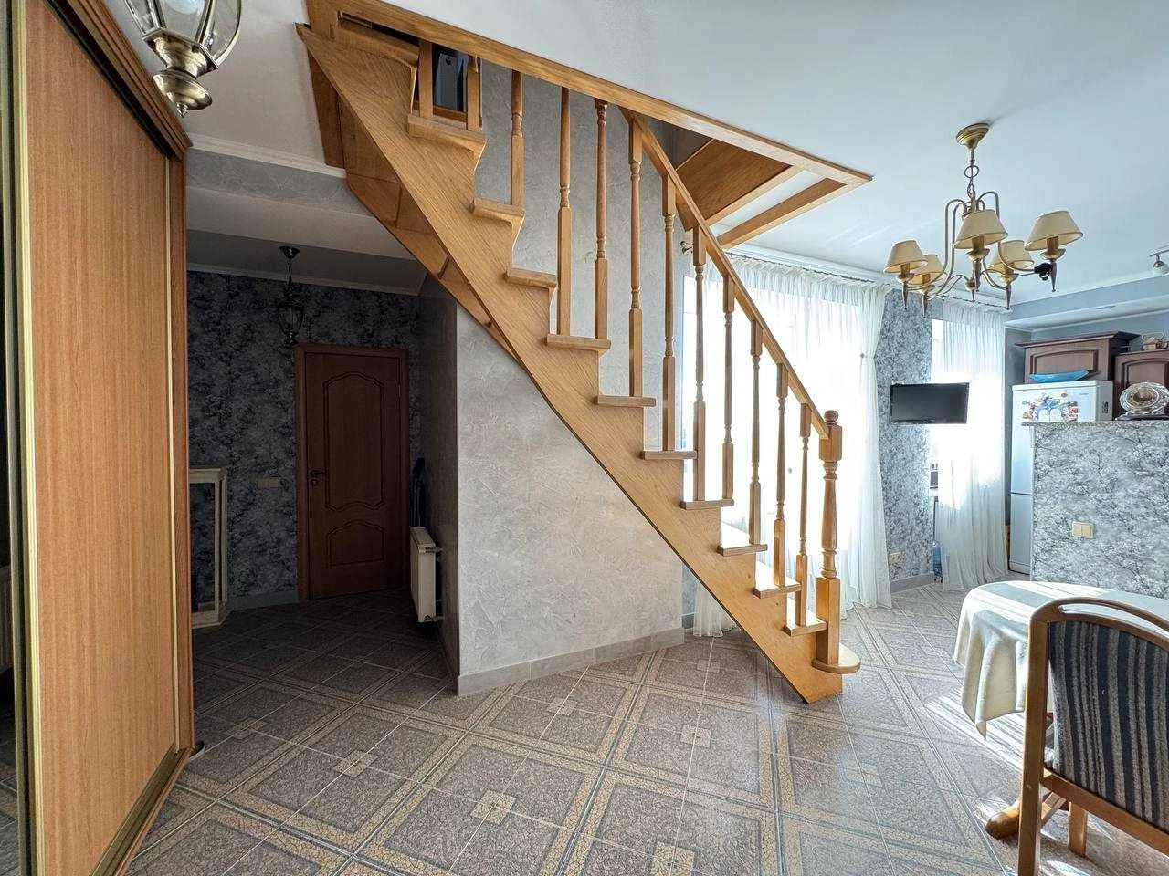 Sale of a 2-level apartment 137.3 sq m on Green Park Street