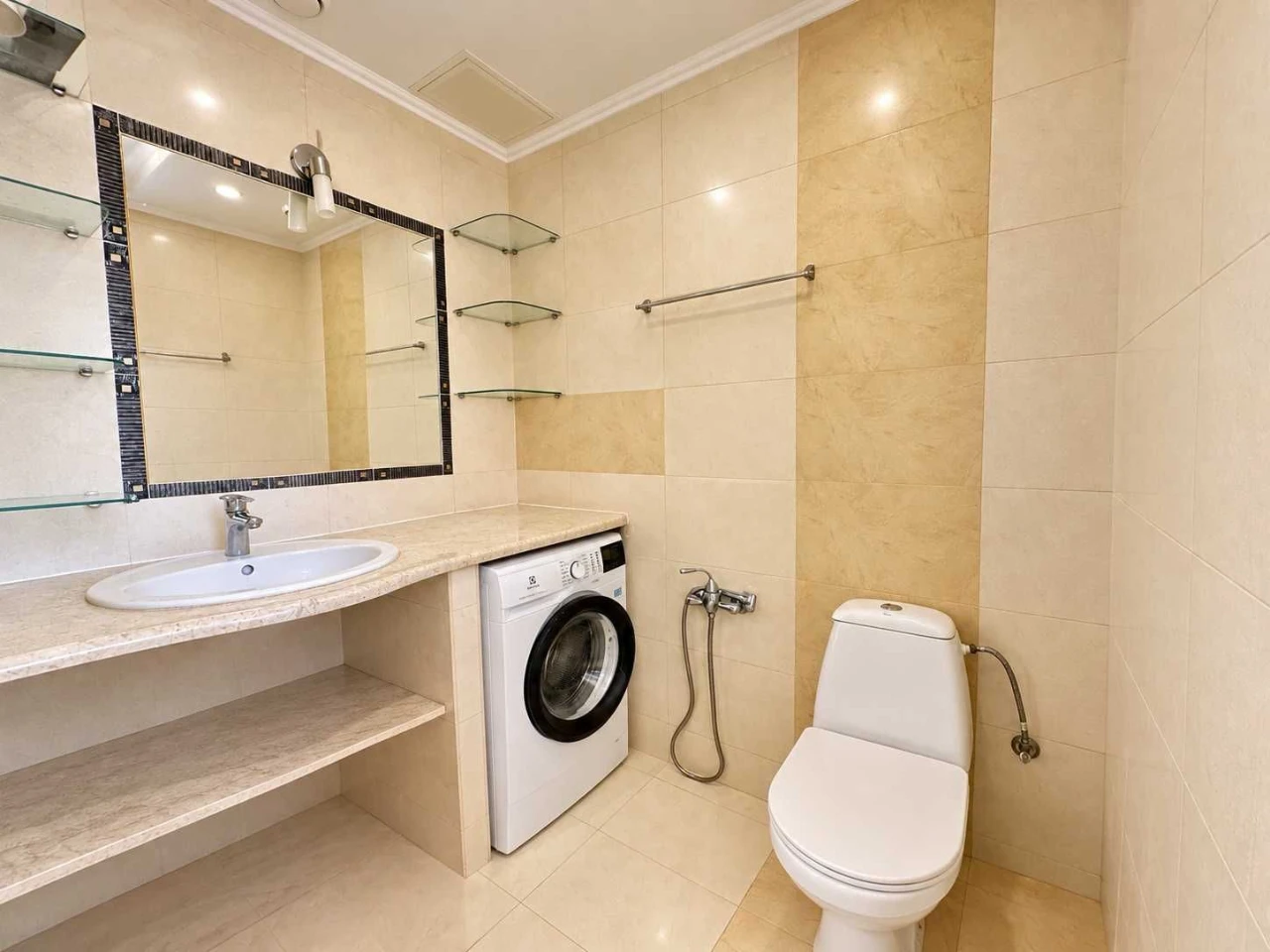 Sale of a 2-level apartment 137.3 sq m on Green Park Street