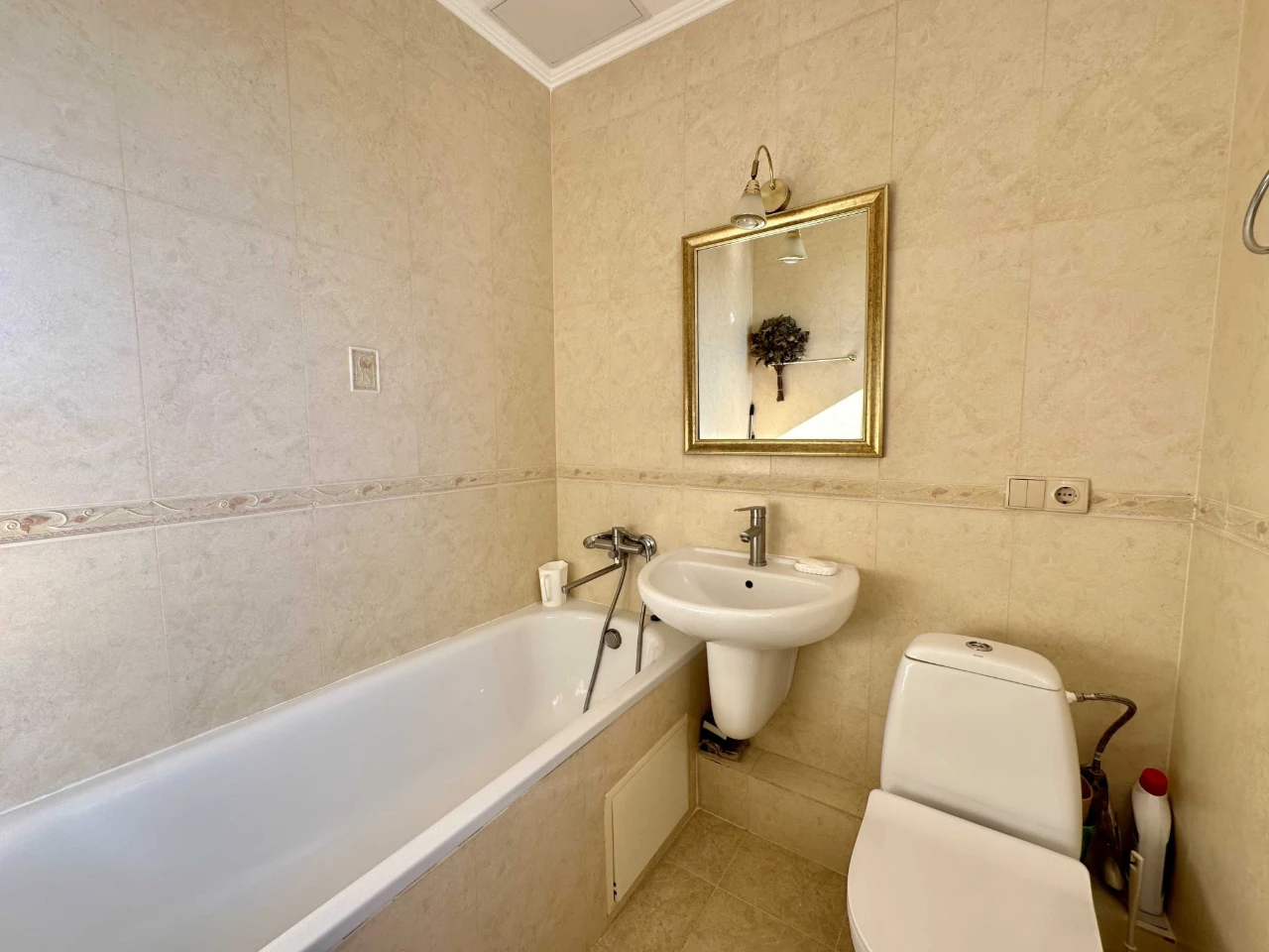 Sale of a 2-level apartment 137.3 sq m on Green Park Street