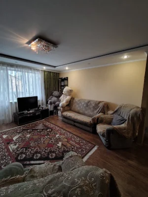 Продається 3-кімнатна квартира, вул. Образцова, 2/9, цегла, чеська
