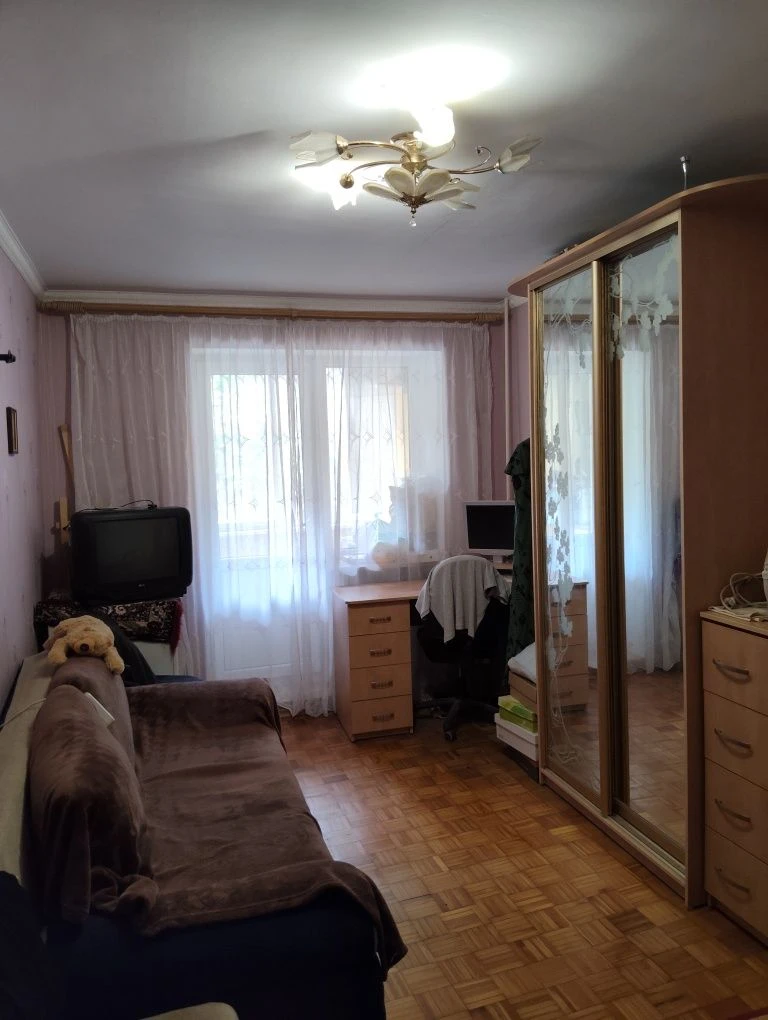 Продається 3-кімнатна квартира, вул. Образцова, 2/9, цегла, чеська