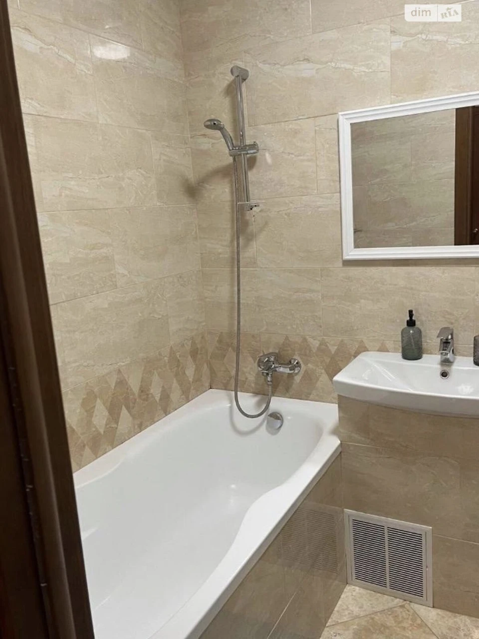 Long-Term Rental - One-Bedroom Apartment in the City Center