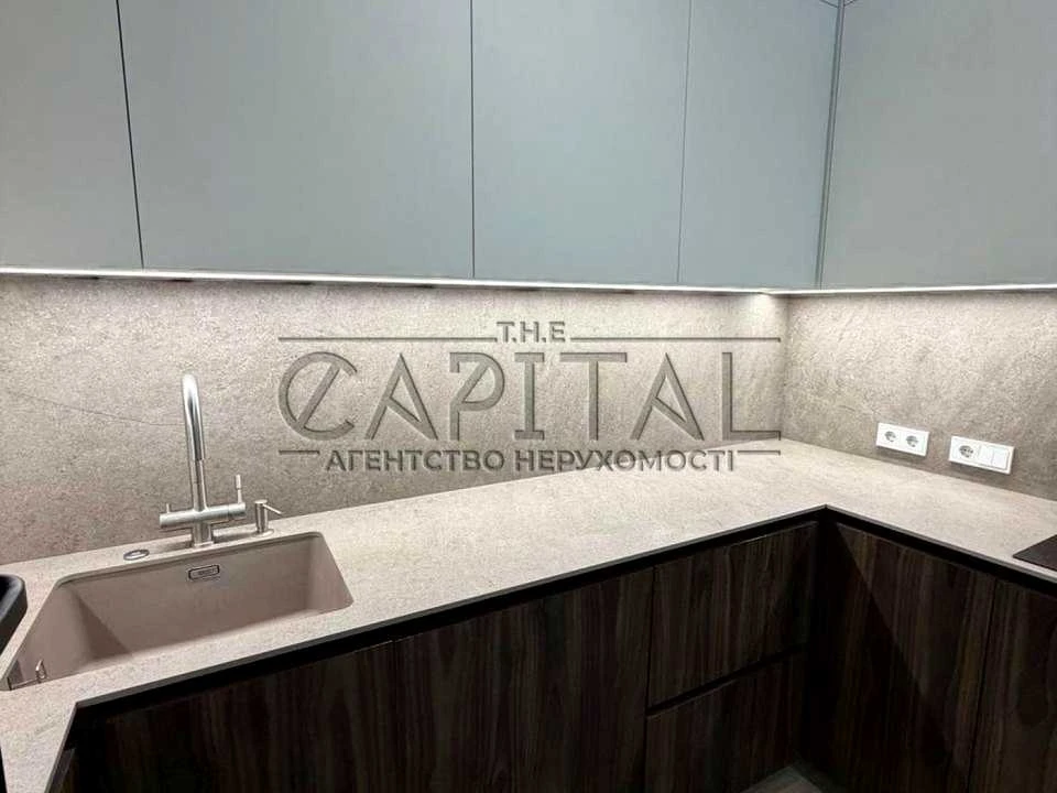 Квартира. Київ, Салютна вул.