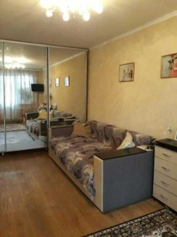 Selling 1-bedroom apartment 3/5 on Byron