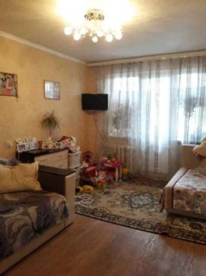 Selling 1-bedroom apartment 3/5 on Byron