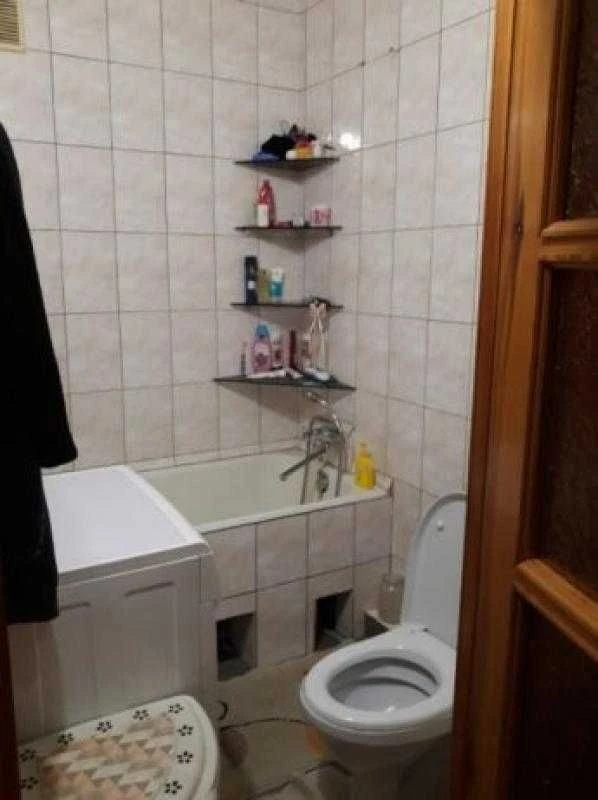 Selling 1-bedroom apartment 3/5 on Byron