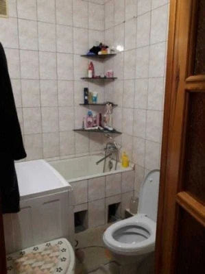 Selling 1-bedroom apartment 3/5 on Byron