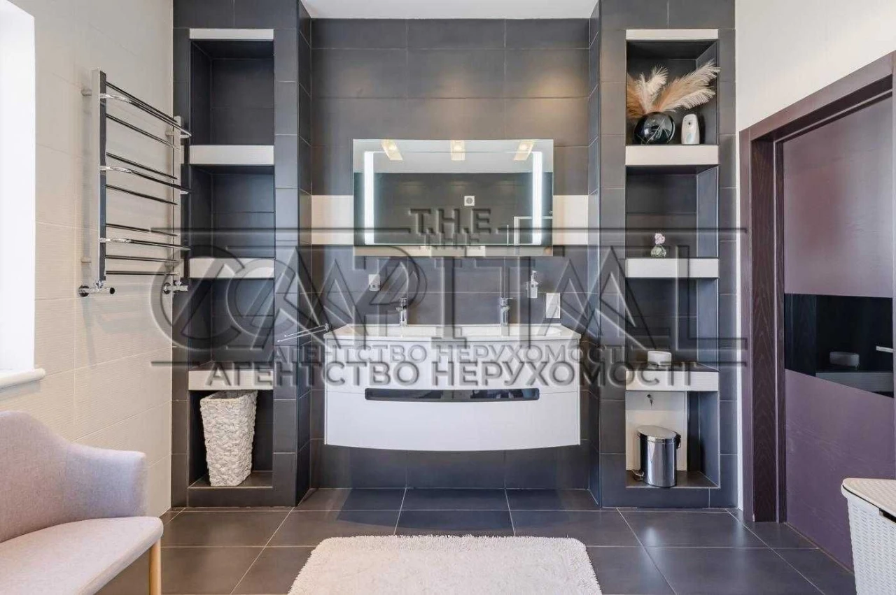 Продаж автономного таунхауса в Жулянах