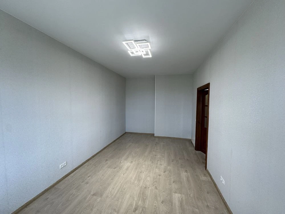 One-bedroom apartment in the city center with new renovation, approaches