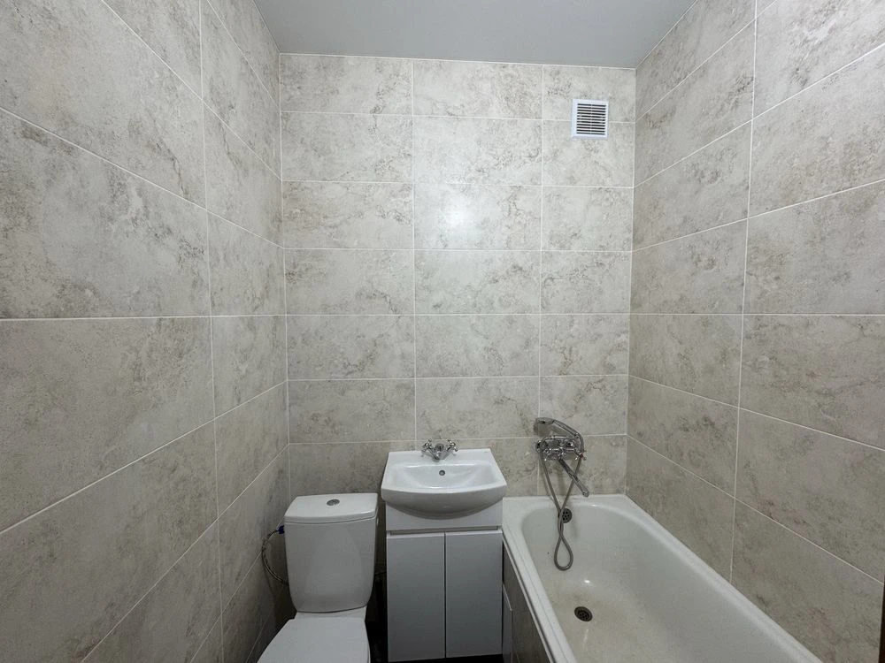One-bedroom apartment in the city center with new renovation, approaches