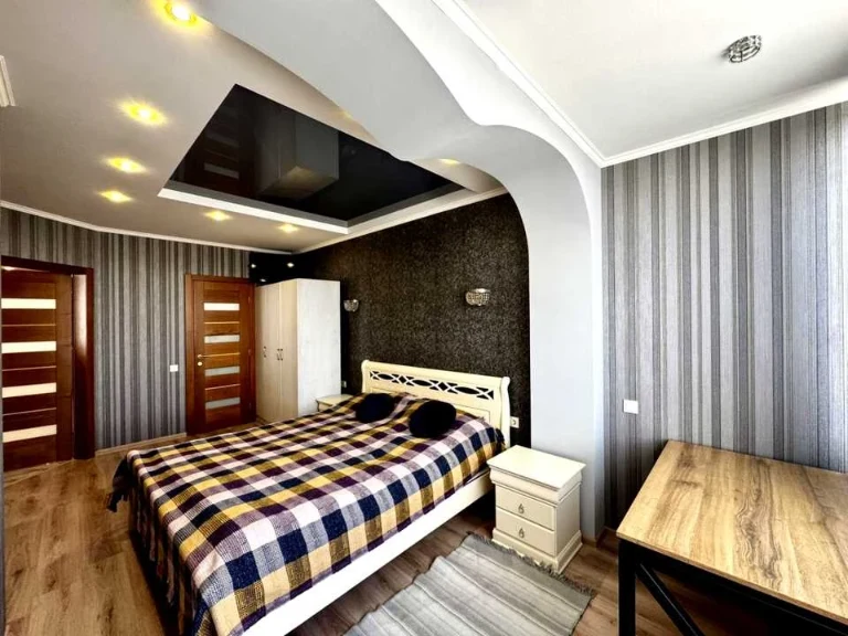 Apartment. Grigorievskoho Shose, Kholonna Hora