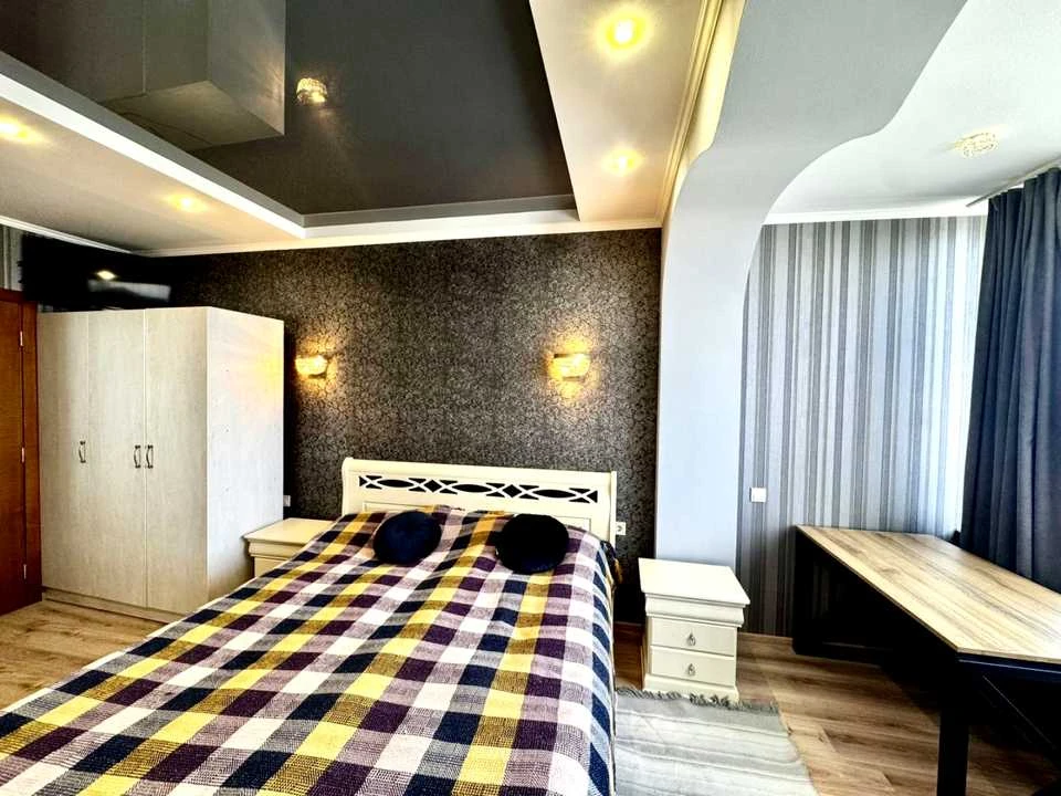 Apartment. Grigorievskoho Shose, Kholonna Hora