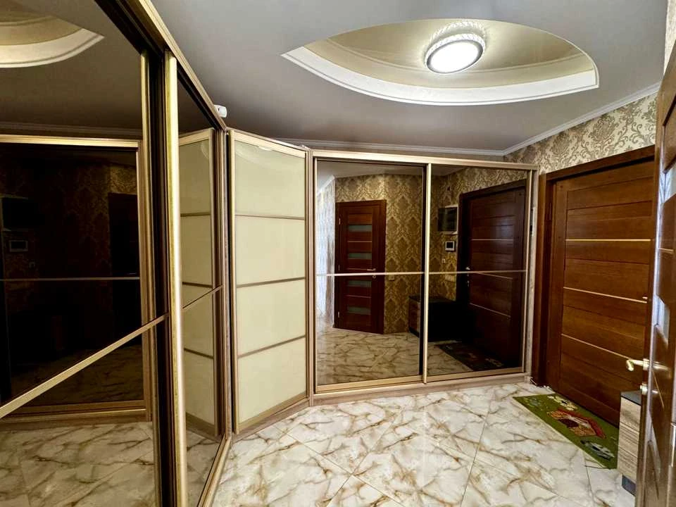 Apartment. Grigorievskoho Shose, Kholonna Hora
