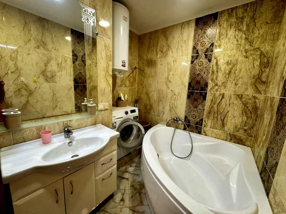 Apartment. Grigorievskoho Shose, Kholonna Hora