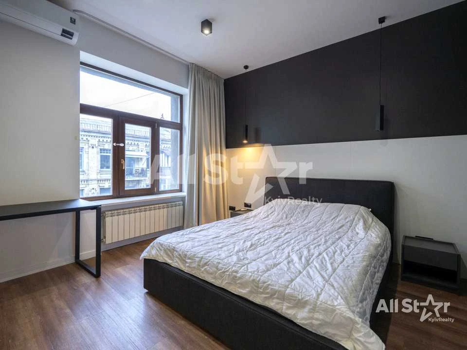 Apartment. Kyiv, Yaroslaviv Val Street