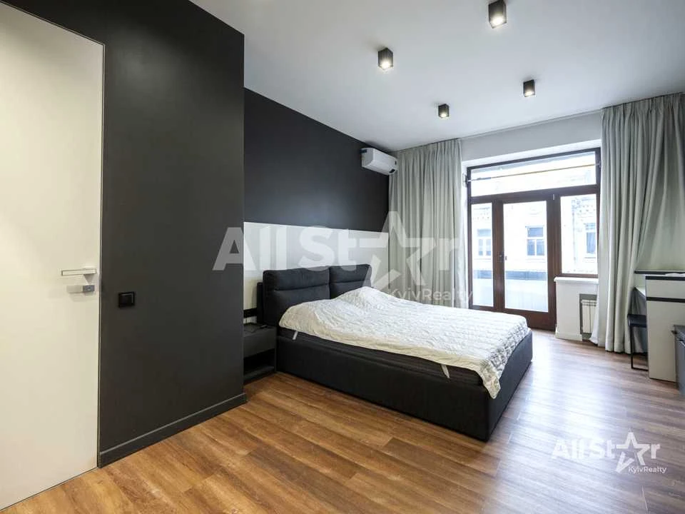 Apartment. Kyiv, Yaroslaviv Val Street