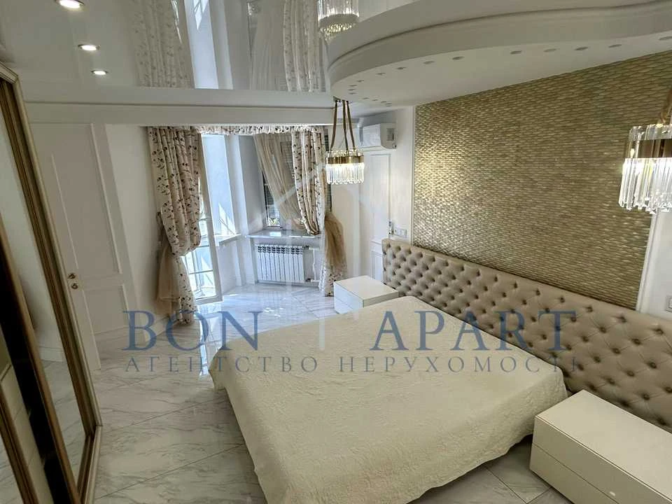 Apartment. Kyiv, Lower Val Street