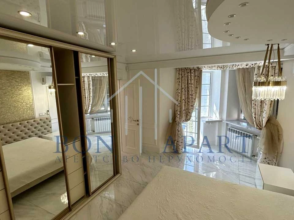 Apartment. Kyiv, Lower Val Street