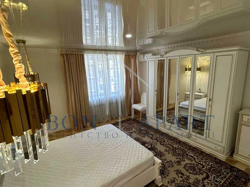 Apartment. Kyiv, Lower Val Street