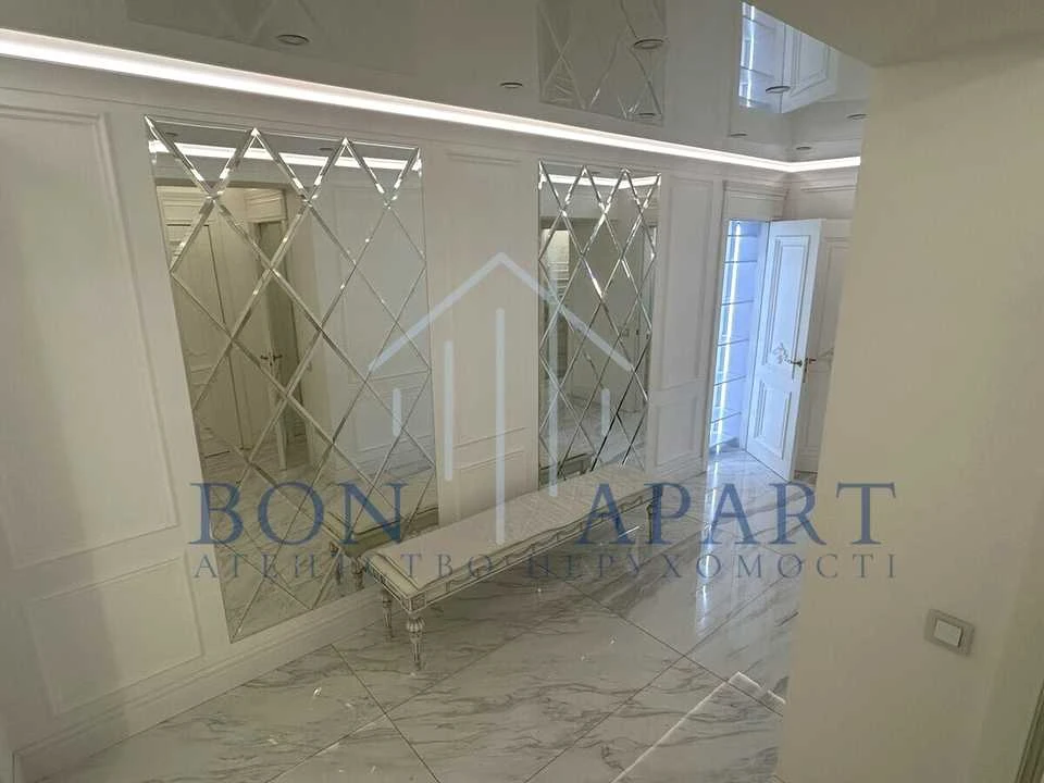 Apartment. Kyiv, Lower Val Street