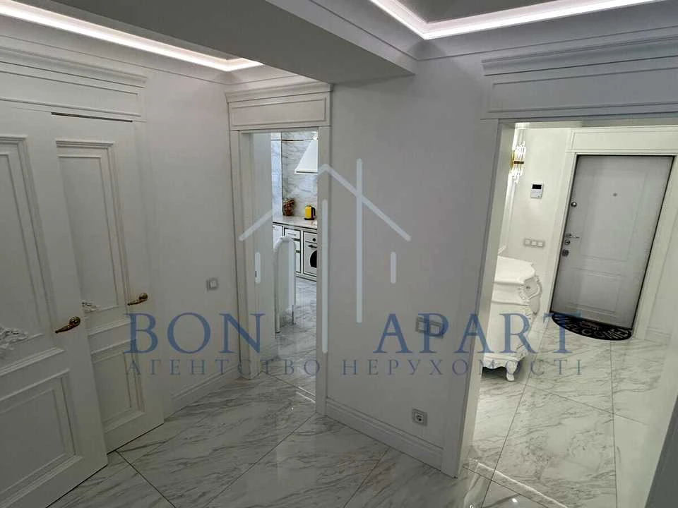 Apartment. Kyiv, Lower Val Street