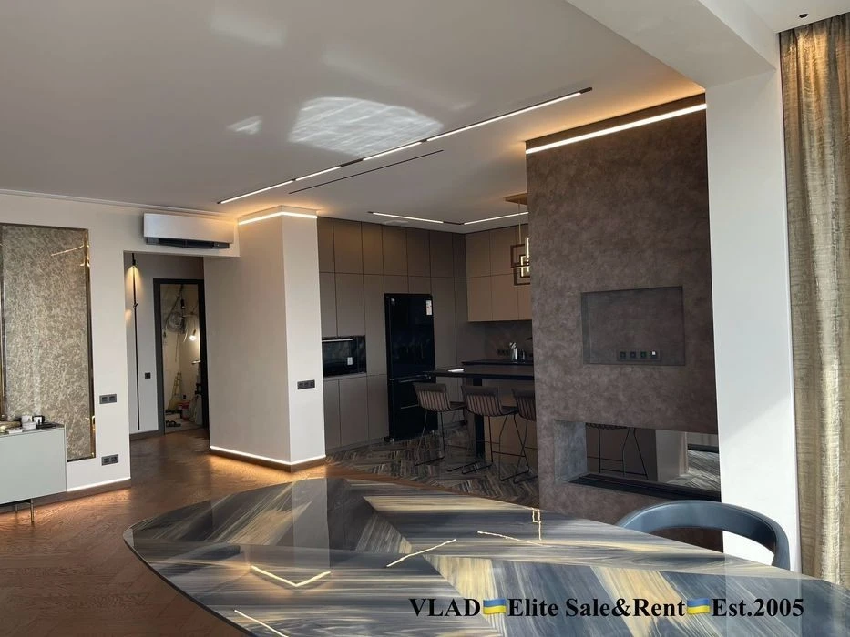 Institutskaya 18a. Residential complex Lypska Vezha. New modern designer apartment building