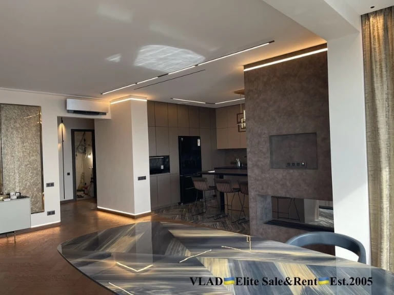 Institutskaya 18a. Residential complex Lypska Vezha. New modern designer apartment building
