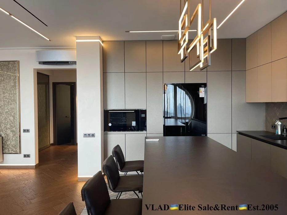 Institutskaya 18a. Residential complex Lypska Vezha. New modern designer apartment building