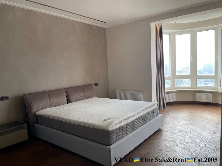 Institutskaya 18a. Residential complex Lypska Vezha. New modern designer apartment building