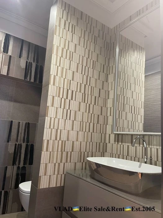 Institutskaya 18a. Residential complex Lypska Vezha. New modern designer apartment building