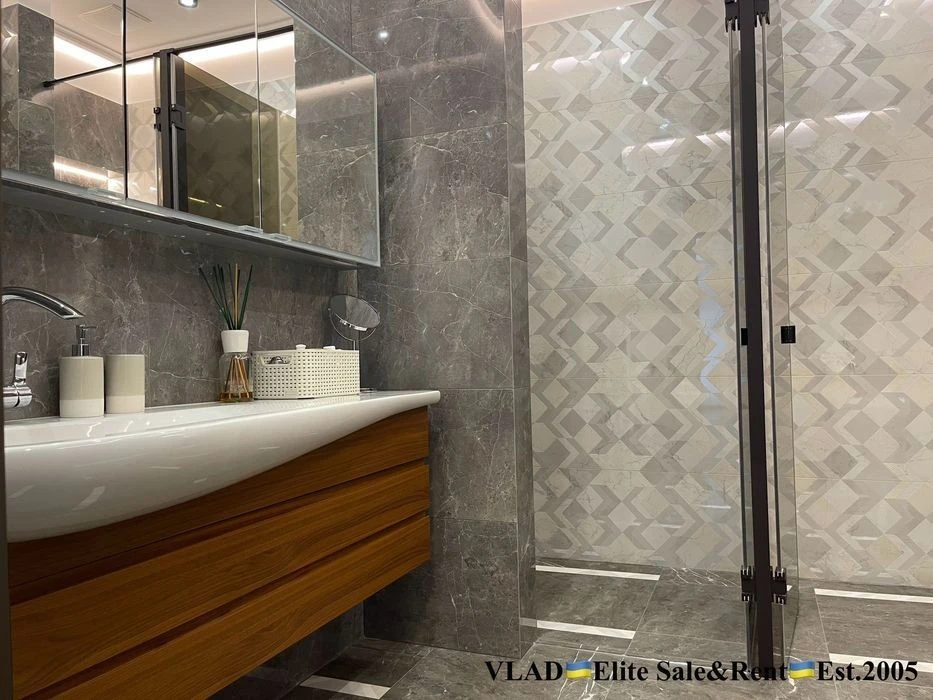 Institutskaya 18a. Residential complex Lypska Vezha. New modern designer apartment building