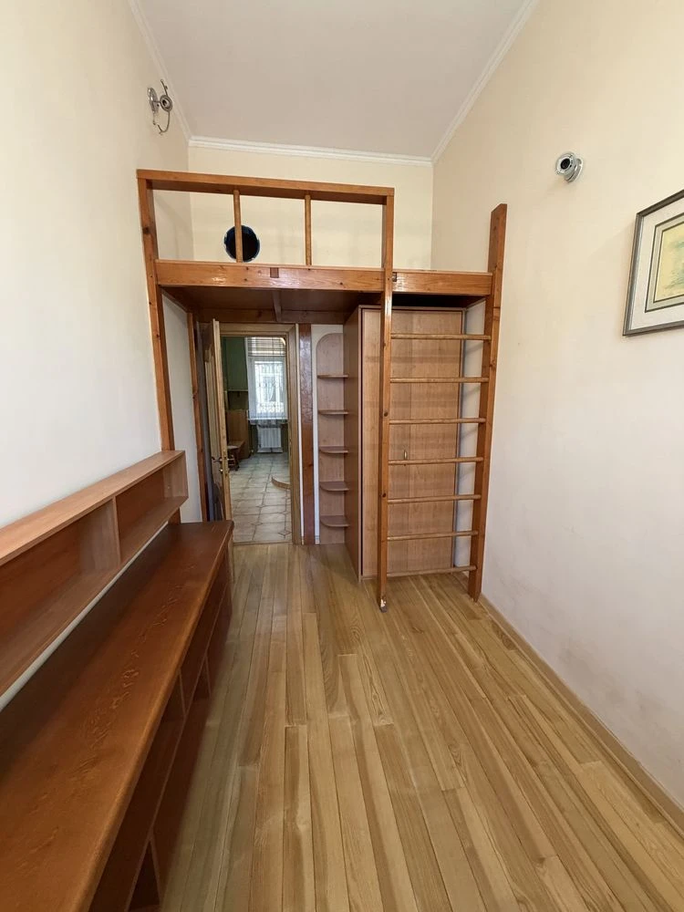 4-room apartment for sale in an Austrian house on Rappoport Street