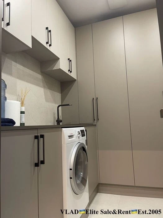Institutskaya 18a. Residential complex Lypska Vezha. New modern designer apartment building