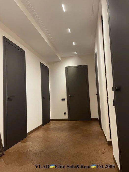 Institutskaya 18a. Residential complex Lypska Vezha. New modern designer apartment building