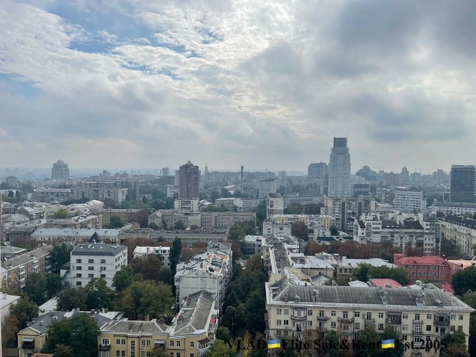 Institutskaya 18a. Residential complex Lypska Vezha. New modern designer apartment building