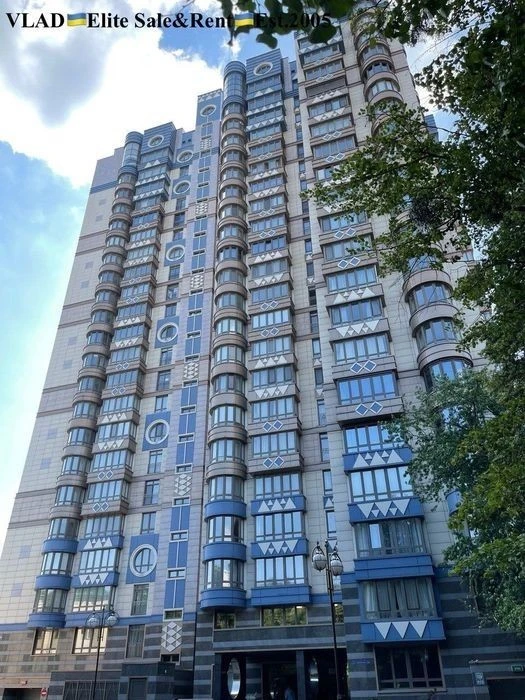 Institutskaya 18a. Residential complex Lypska Vezha. New modern designer apartment building
