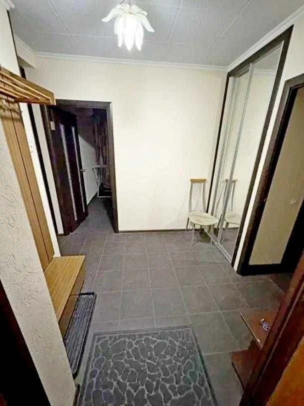Продам 2 к.кв. на Холодной горе с ремонтом
