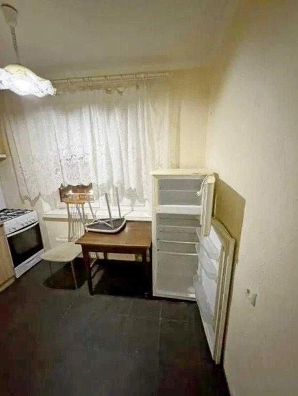 Продам 2 к.кв. на Холодной горе с ремонтом