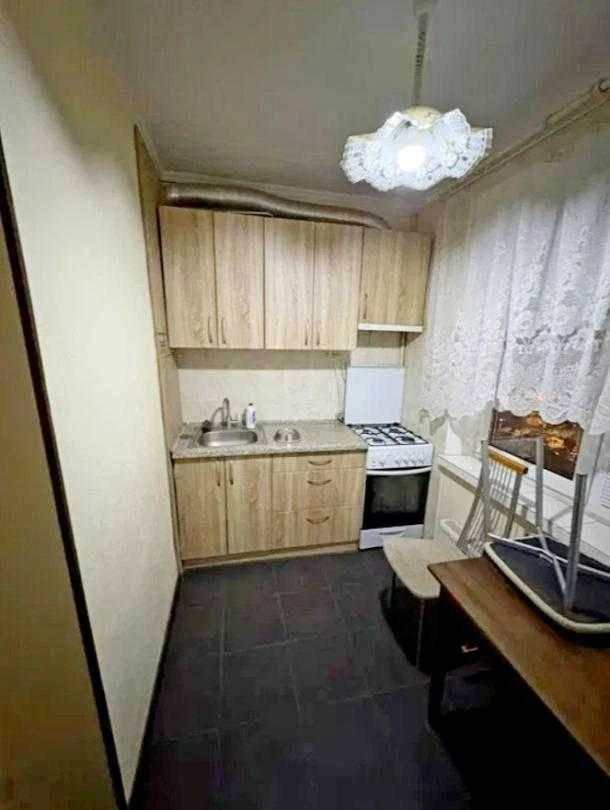 Продам 2 к.кв. на Холодной горе с ремонтом