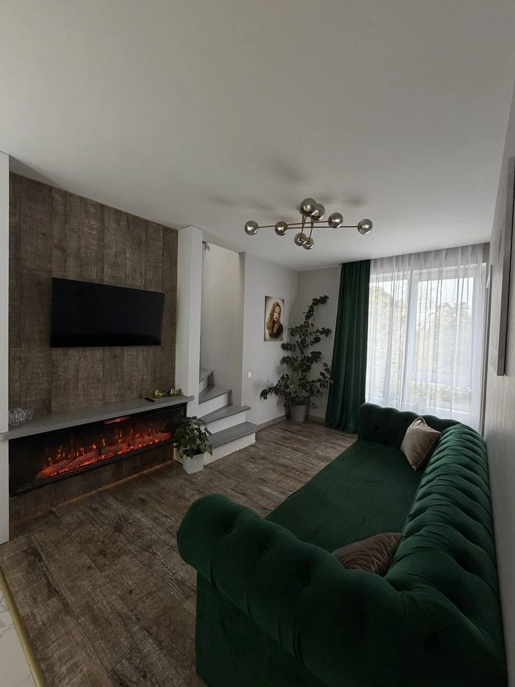 No Commission: Apartment for Sale with Renovation Near Park in Bryukh