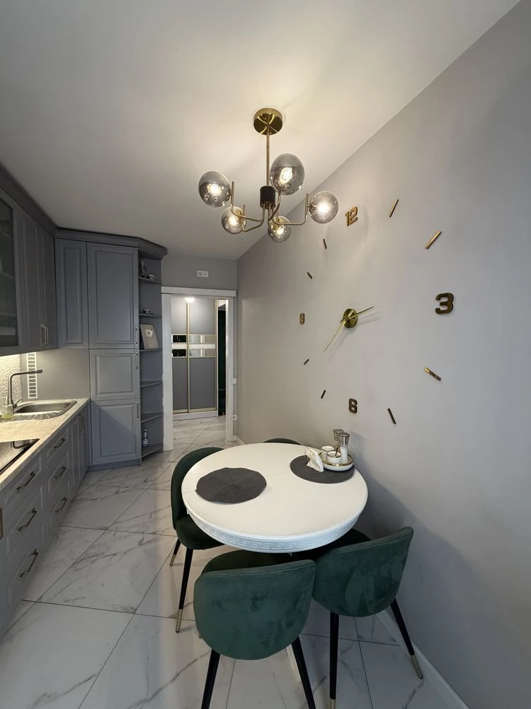 No Commission: Apartment for Sale with Renovation Near Park in Bryukh