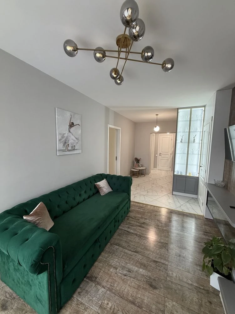 No Commission: Apartment for Sale with Renovation Near Park in Bryukh