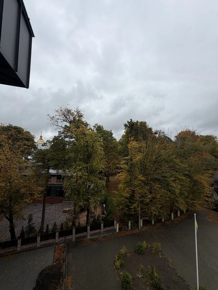No Commission: Apartment for Sale with Renovation Near Park in Bryukh