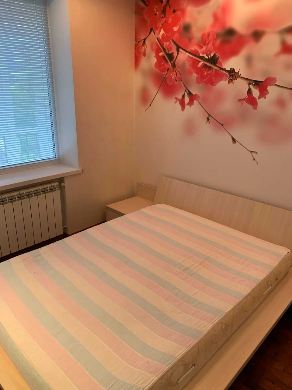 Трикімнатна квартира в Барбюсі, терміново продається