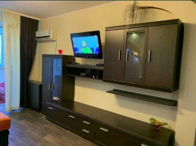 Продається двокімнатна квартира біля метро