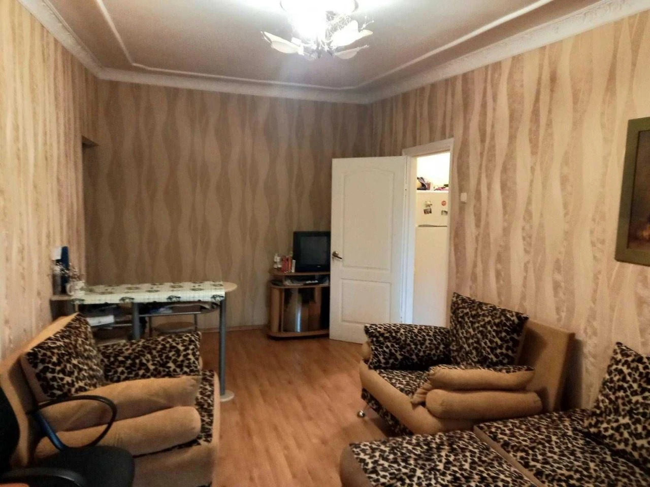 Чудова пропозиція! Квартира з трьома кімнатами в гарному стані, цегла