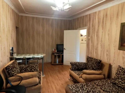 Чудова пропозиція! Квартира з трьома кімнатами в гарному стані, цегла