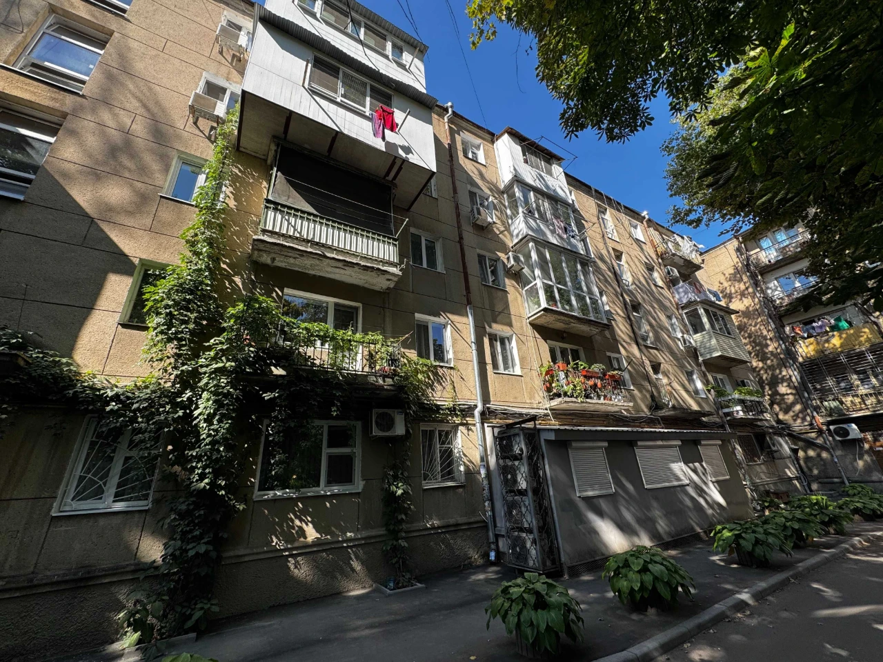 Чудова пропозиція! Квартира з трьома кімнатами в гарному стані, цегла